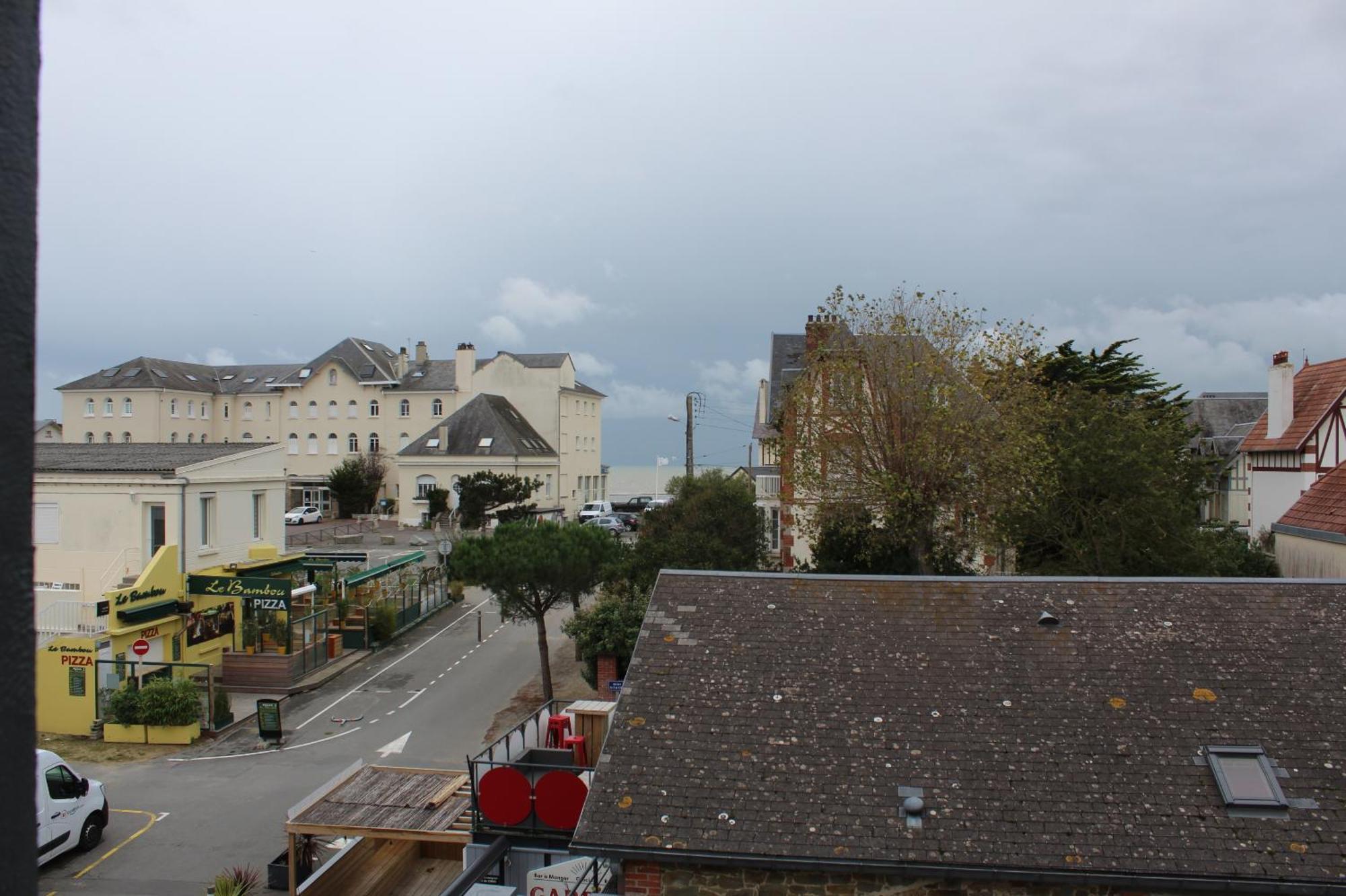 Hotel Des Pins Jullouville-les-Pins Room photo