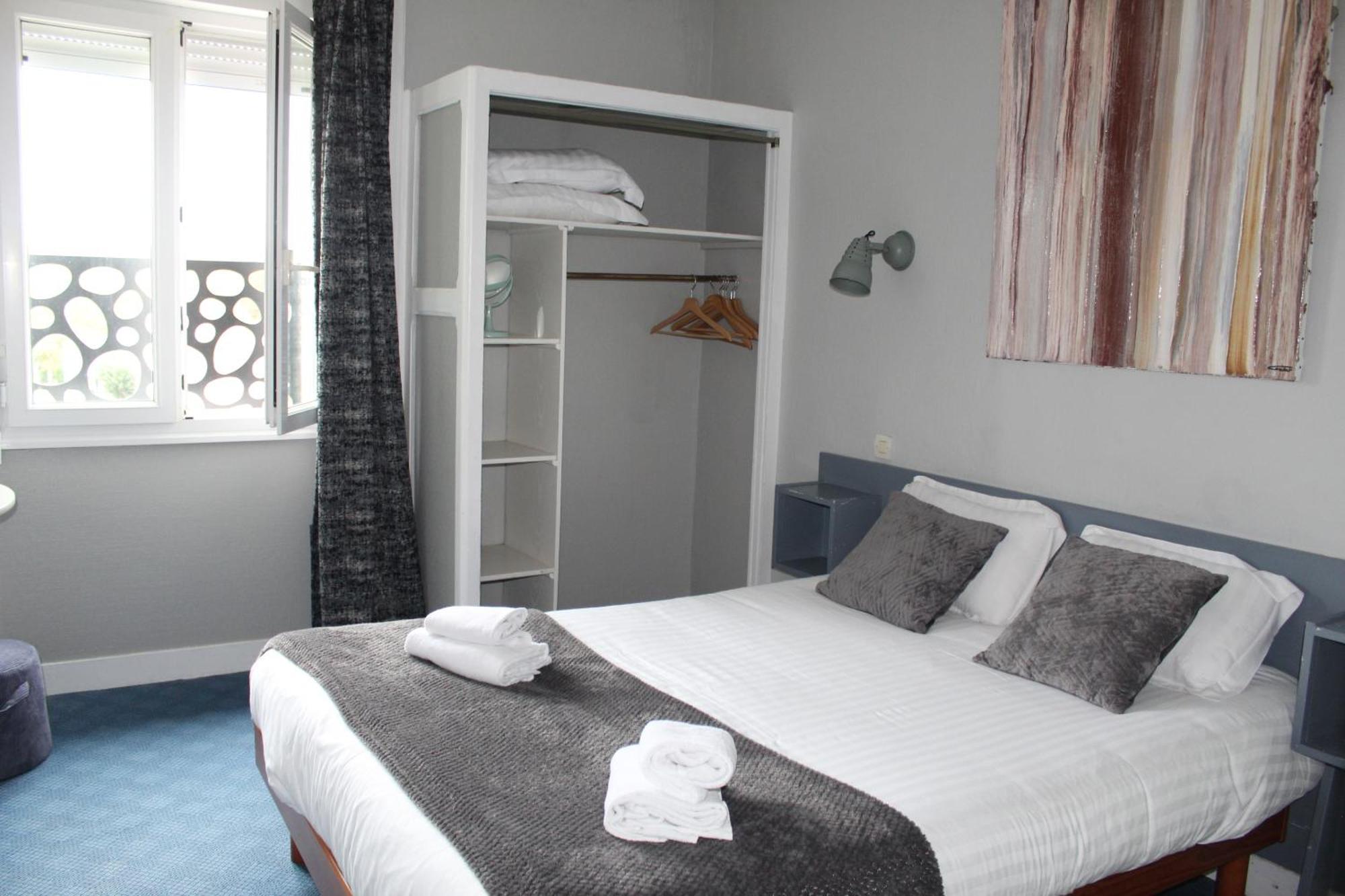 Hotel Des Pins Jullouville-les-Pins Room photo